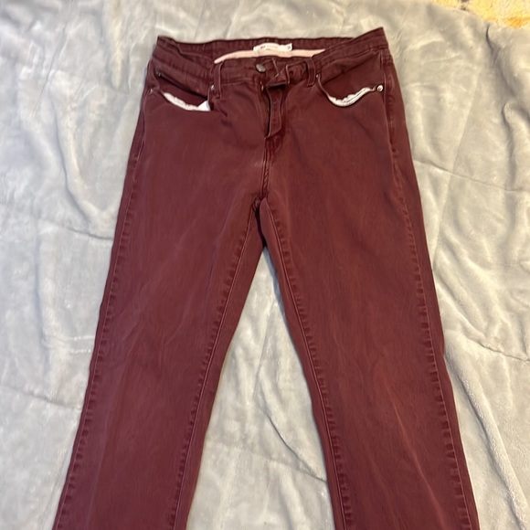 Maroon levi jeans. - Picture 2 of 4